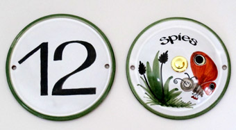 Hausnummer und Klingelknopf Familie Spies