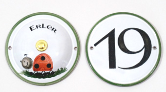 Klingelknopf und Hausnummer