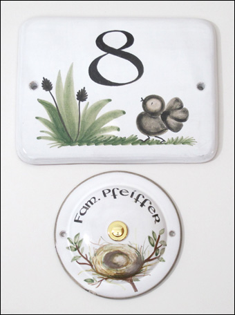 Klingelknopf und Hausnummer