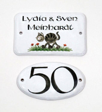 Türschild und kleine Hausnummer