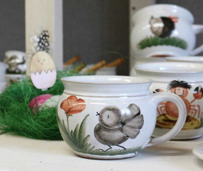 tasse-mit-vogel-bemalt